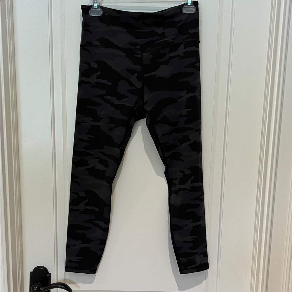 Athleta Elation 7/8 tights Camo Print Leggings